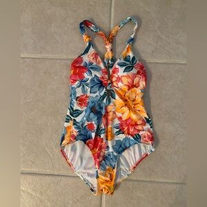 NWOT Floral Knot One Piece Swimsuit - Size Medium